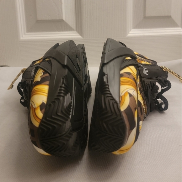 Fendance Fendi Flow sneaker 2022, suede Street Style. main image 6